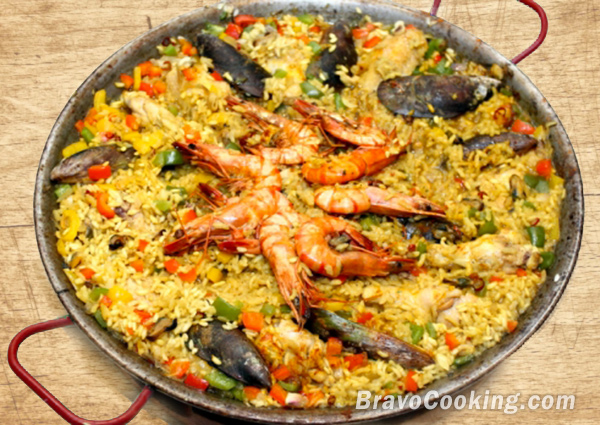 Paella with Chicken, Shrimp and Mussels